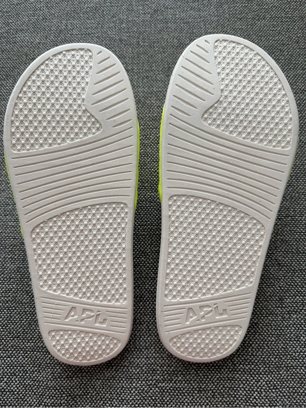 NEW Men’s Quilted Lusso Leather Neon Slide Sandals Energy Pristine Size 9 Casual